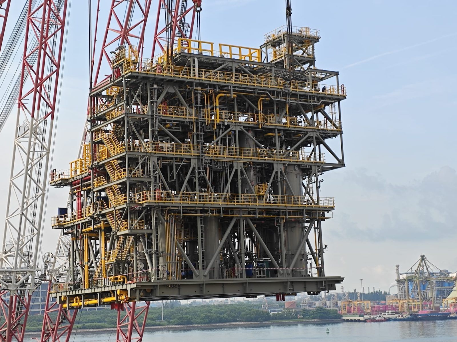 Singapore-coordinated heavy lift module operations